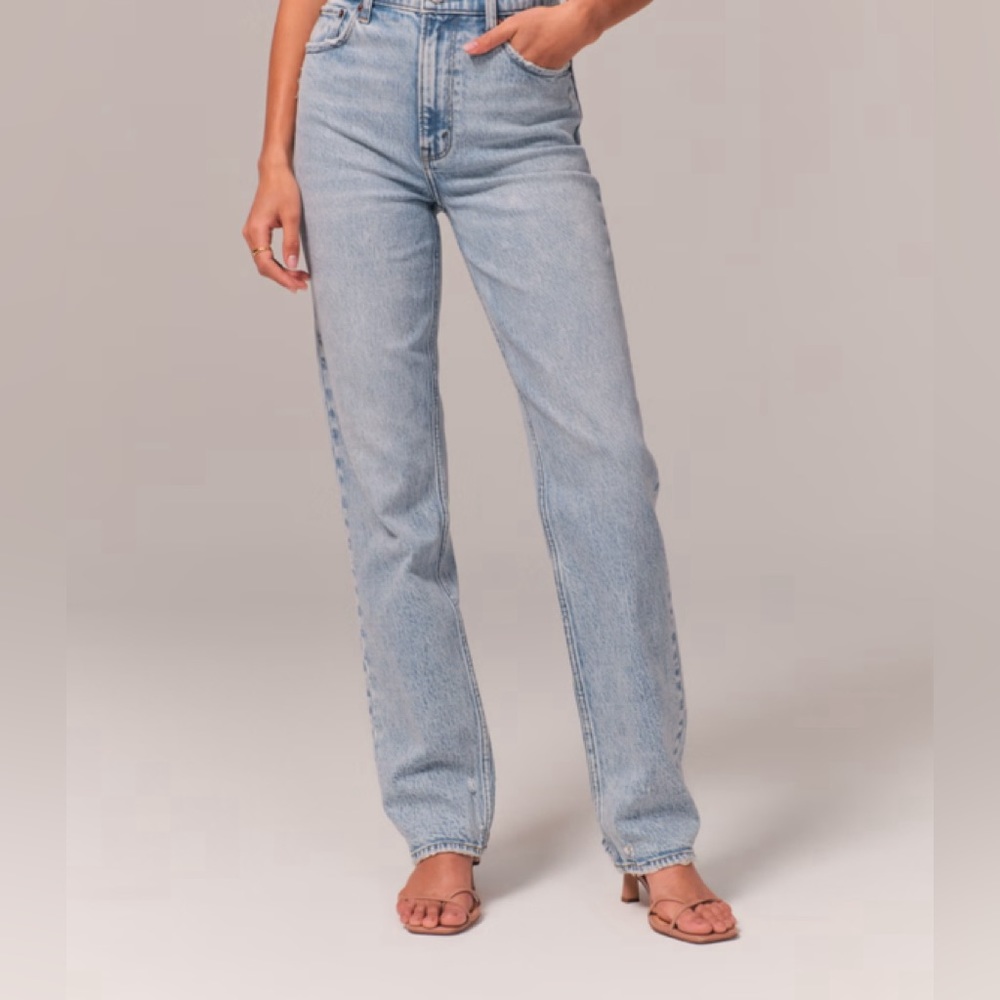 Abercrombie & Fitch Ultra High Rise 90s Straight Jean